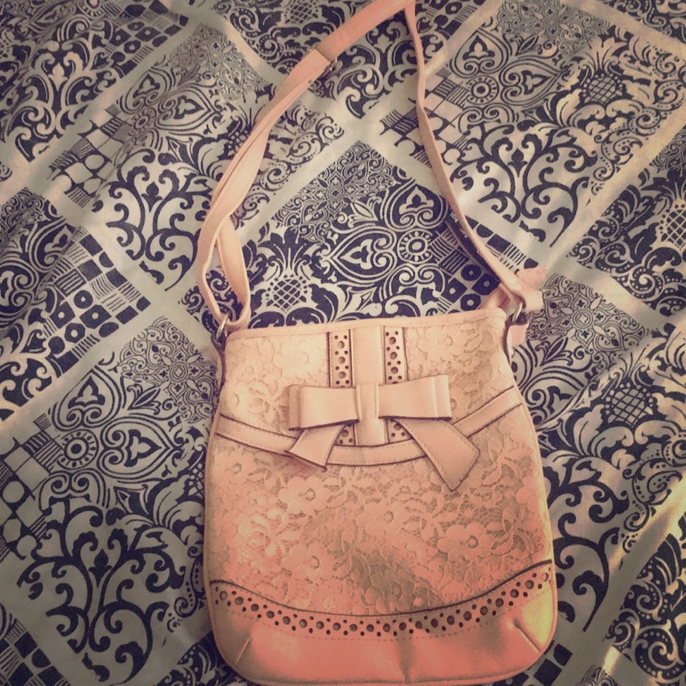 Laced floral bow tie purse 👛